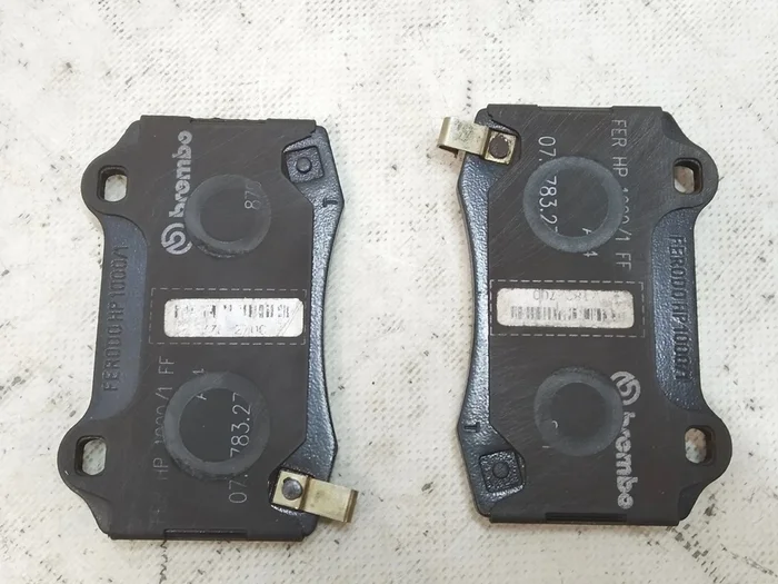 Zadní brzdové destičky BREMBO sada 2 kusů (8,5 mm třecí vrstva) Tesla Model S, Model S REST, Model X 1068331-00-C