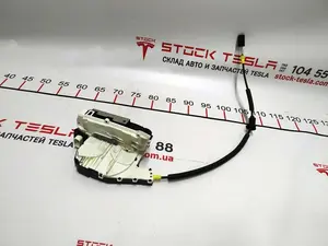 Замок двері задніх лівих Tesla model 3 1068970-00-M