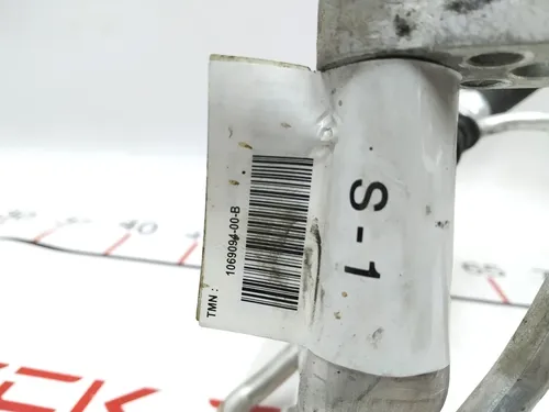 1 1069094-00-B x Tubo aria condizionata W / TXV, R134a danneggiato Tesla modello S REST 1069094-00-B