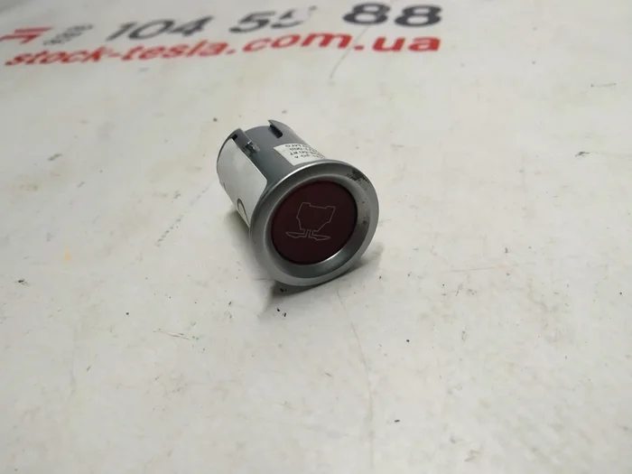 Кнопка закрытия двери задней правой Tesla model X 1069234-00-C