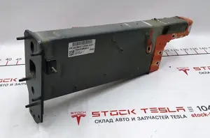 前左四分之一翼梁短 Tesla Model X 1069428-S0-B