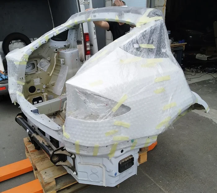 Комплект задніх кузовних панелей (задня частина) у зборі Tesla model X 1069463-S0-B