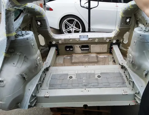 Комплект задніх кузовних панелей (задня частина) у зборі Tesla model X 1069463-S0-B