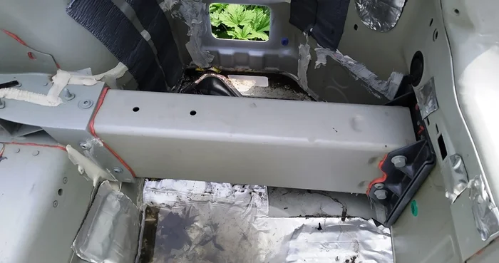 6 Kvart bageste højre sidevange Tesla model X 1069500-S0-A