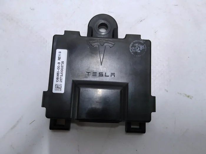 22 Řídící jednotka kliky předních levých dveří 3.0 CTLR Tesla model S, model S REST 1069651-00-D