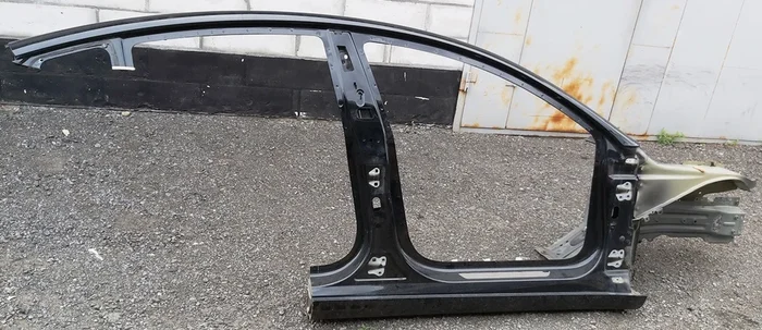 2 Кузовна панель стійок А/В права PBSB з лонжероном, склянкою, полицею крила Tesla model 3 1073674-S0-A