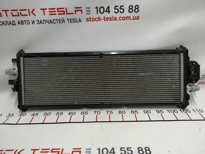 Radiador de refrigeração principal Tesla modelo 3 1077082-00-C