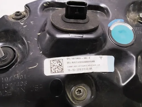 3 Levá interiérová lampa 3 PIN Tesla Model 3 (USA), Model Y (Global) 1077401-00-F