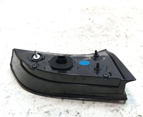 Ліхтар правий внутрішній 3 pin Tesla MODEL 3 (GLOBAL), MODEL Y (USA) 1077402-00-G