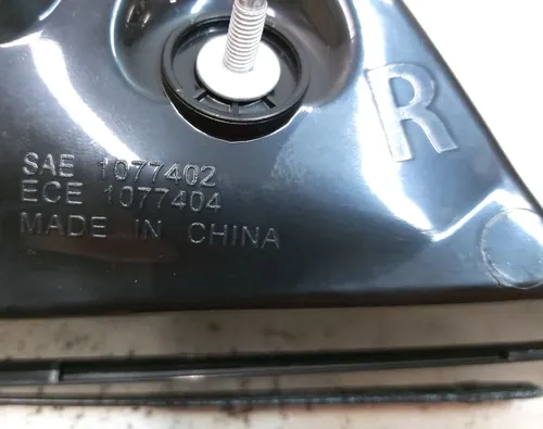 Přímo uvnitř Lanter 3 Pin Tesla Model 3 (Global), Model Y (USA) 1077402-00-G.