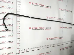Патрубок системи охолодження основної батареї AWD RWD Tesla model 3 1077593-00-D