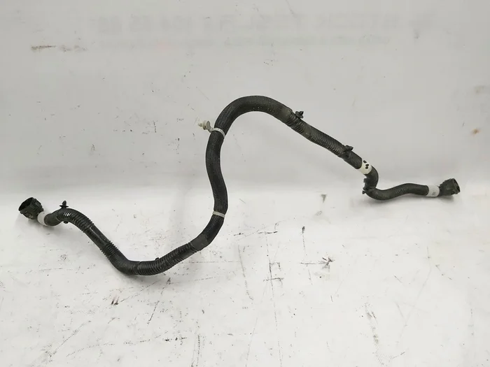 3 Патрубок системи охолодження заднього мотора Tesla Model 3, Model Y 1077595-00-E