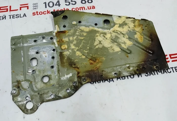 Seitenteil vorne rechts Unterboden Karosserieblech vorne rechts Tesla Modell 3 1073828-S0-B