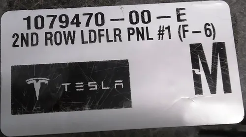 28 Панель підлоги (2-ий ряд сидінь 6 місць) Tesla Model X 1079470-00-F