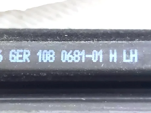 左前外门饰条 黑色，有损坏 Tesla Model 3 1080681-00-H