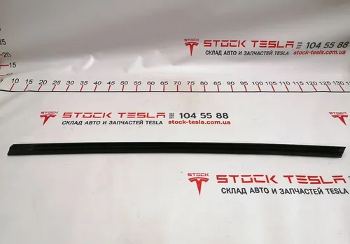 Forreste højre yderdørsliste krom Tesla model 3 1080684-99-F