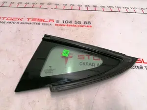 Скло крила заднього лівого (кватирка) Tesla model 3 1098757-00-G