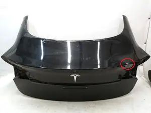 Tampa do porta-malas (lyada) metal PBSB com emblema T (danificado) Tesla Model 3 REST 1081460-01-A