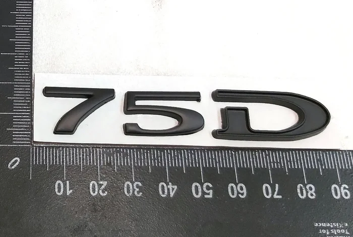 行李箱盖“75D”标志黑色 Tesla 型号 S、型号 S REST、型号 X 1083138-00-B