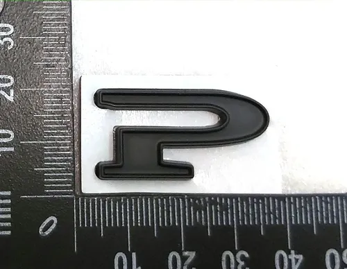 行李箱盖“P”标志黑色 Tesla 型号 S、型号 S REST、型号 X 1083138-00-B