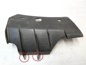 Кронштейн кріплення переднього бампера верхній правий з пошкодженням Tesla Model 3 1084170-00-B