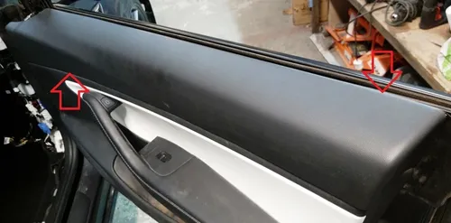 Trim indvendig øvre dørkort foran højre PREM BLACK Tesla model 3 1090411