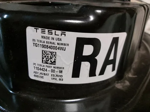 Horní kryt hlavní baterie Long Range Tesla model 3 1104424-00-M