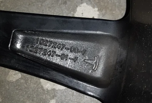 1089366-00-C NC2 Zespół tylnego koła 22x10 TURBINE CZARNY Tesla model X 1089366-00-C Głębokość bieżnika 4,21 mm