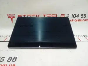 1 1089543-00-E Wyświetlacz z ekranem dotykowym do samochodu elektrycznego Tesla. To jeden z centralnych elementów wyposażenia pokładowego pojazdu. Odpowiedzialny za efektywną interakcję między użytkownikiem a wewnętrznymi systemami Tesli Model 3. Centraln