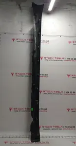 Накладка порога ліва рокерних панель (структурна) з ушкодженнями Tesla model 3 1089828-00-D