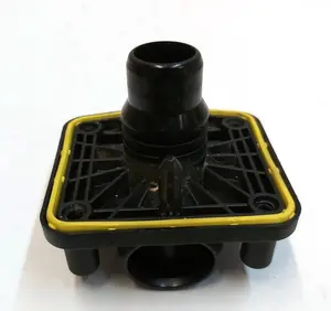 Перехідник патрубка системи охолодження основної батареї Tesla model 3 1090365-00-E