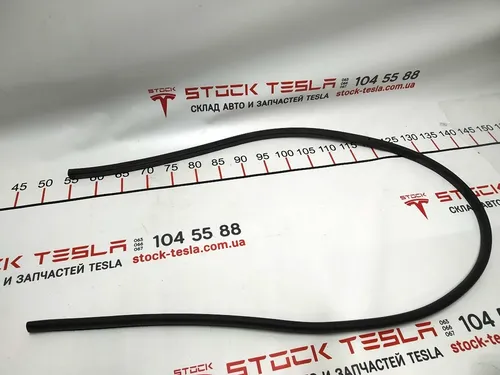 3 Uszczelka drzwi przednich prawych Tesla model 3 1090494-00-D