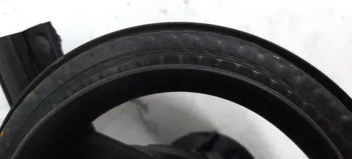 1 Ущільнювач дверей переднього лівого Tesla model 3 1090499-00-K