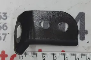 6 La staffa che monta l'ala del Tesla superiore a sinistra anteriore Modello 3, Modello 3 gennaio 2024 1090865-S0