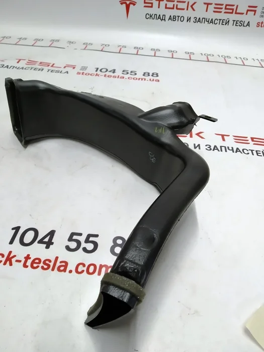 23 Повітропровід системи вентиляції стійки С правий Tesla Model X 1090899-00-A