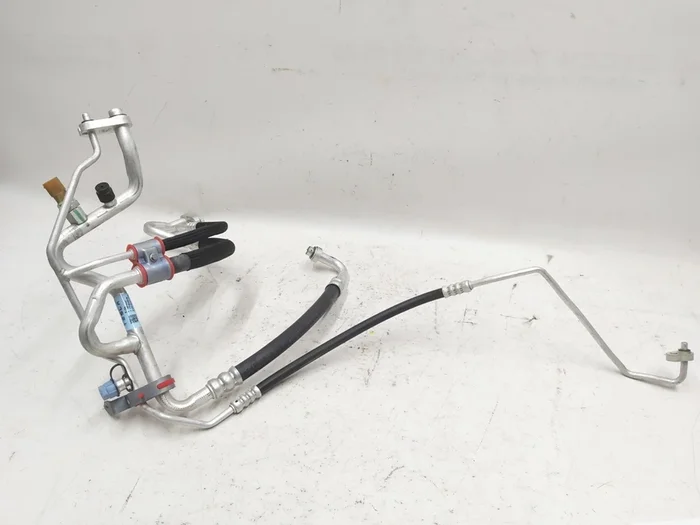 Трубопровід кондиціонера R134A Tesla model 3 1092156-00-E