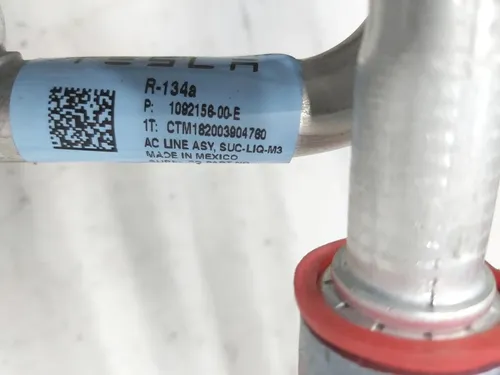 Трубопровід кондиціонера R134A Tesla model 3 1092156-00-E