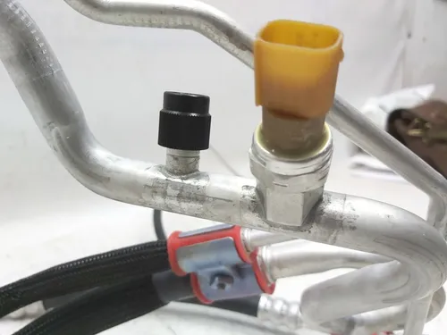 Трубопровід кондиціонера R134A Tesla model 3 1092156-00-E