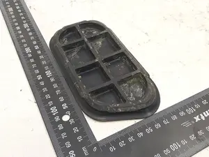 Заглушка чверті передньої лівої внутрішньої кузовної панелі моторного щита нижньої лівої Tesla model 3 1092173-S0-B