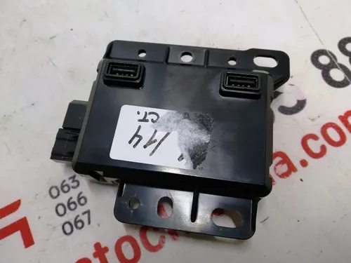 صندوق USB ، HUB CHARGER تالف من طراز Tesla 3 1093295-00-A