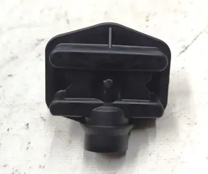 Перехідник патрубка системи охолодження основної батареї Tesla model 3 1094759-00-D