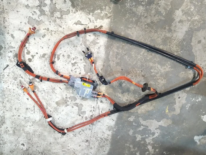 Splitter mit Hochspannungskabelbaugruppe R01 Tesla Model X 1095000-00-B, 1054500-10-C