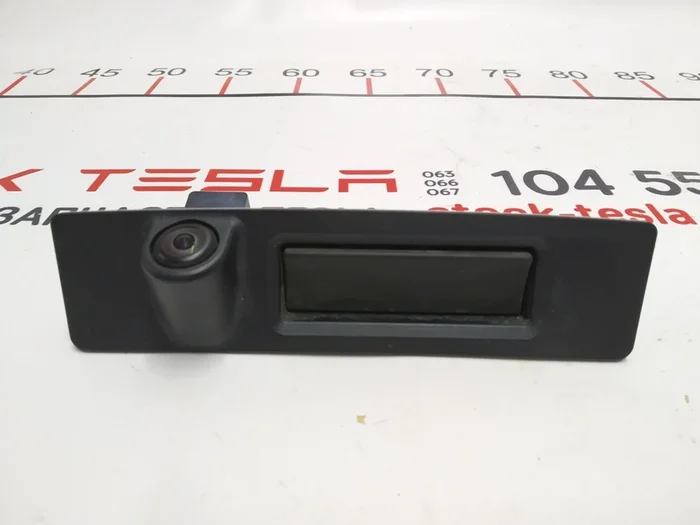 1 Pulsante per l'apertura del cofano del bagagliaio con gruppo telecamera Tesla Model 3 1095949-00-E