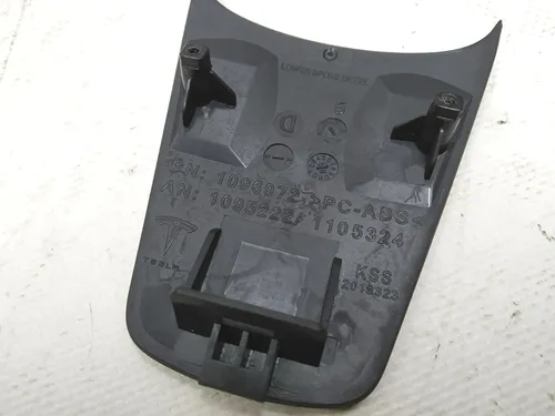 Пластик декоративний нижній подушки безпеки водія Carbon Tesla model 3 1096972-00-D
