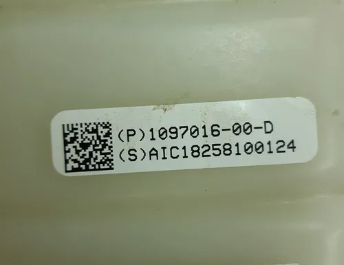 1 Vyrovnávací nádržka chladicí kapaliny Tesla model 3 1097015-00-M