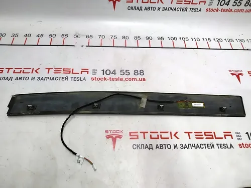 3 Rivestimento porta posteriore destro esterno inferiore con sensore Tesla modello X 1097664-00-B