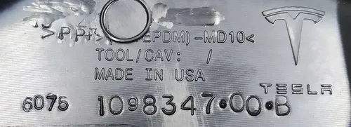 10 装饰性乘客座椅左下方 Tesla Model 3、Model Y 1557724-00-E