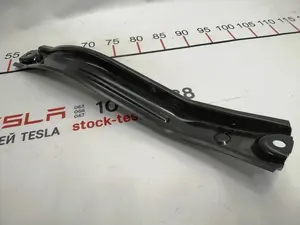 Напрямна сидіння другого ряду (кріплення батареї) права / ліва Tesla model 3 1098705-00-C