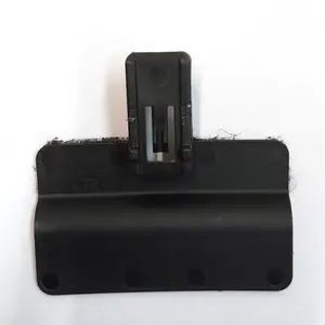 Кронштейн задній центральний полиці багажного відсіку верхньої Tesla model 3 1090452