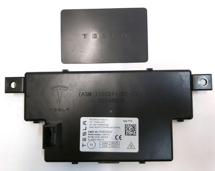 Блок та електронний ключ(картка) комплект Tesla model 3, model Y 1100241-00-E